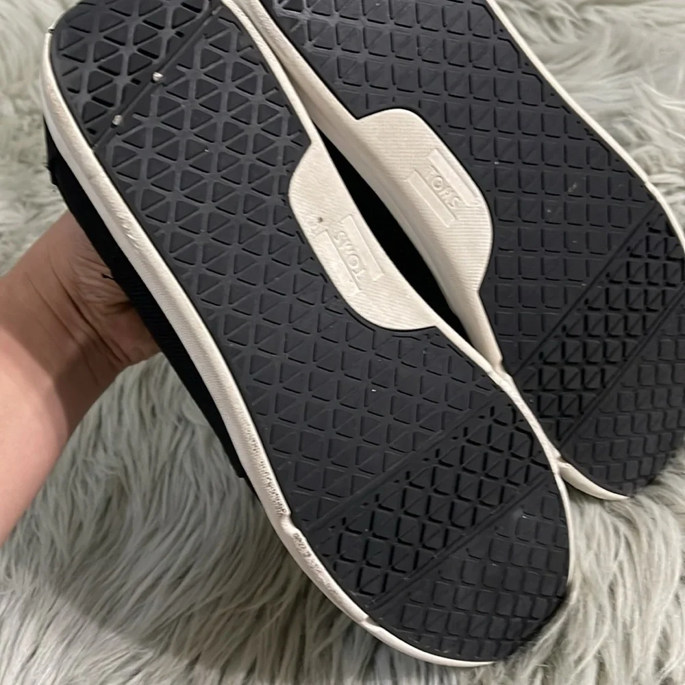 Toms Men's Black and White Sneakers